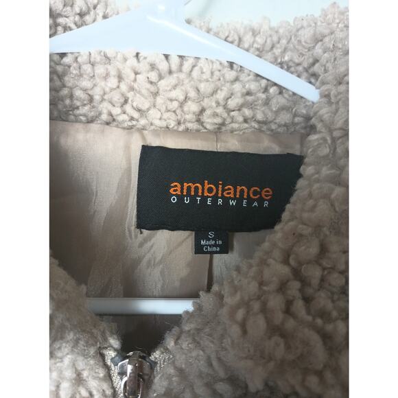 Ambiance Outerwear Women's Cream Fluffy Faux Fur Teddy Jacket Women Size Small - Picture 3 of 5